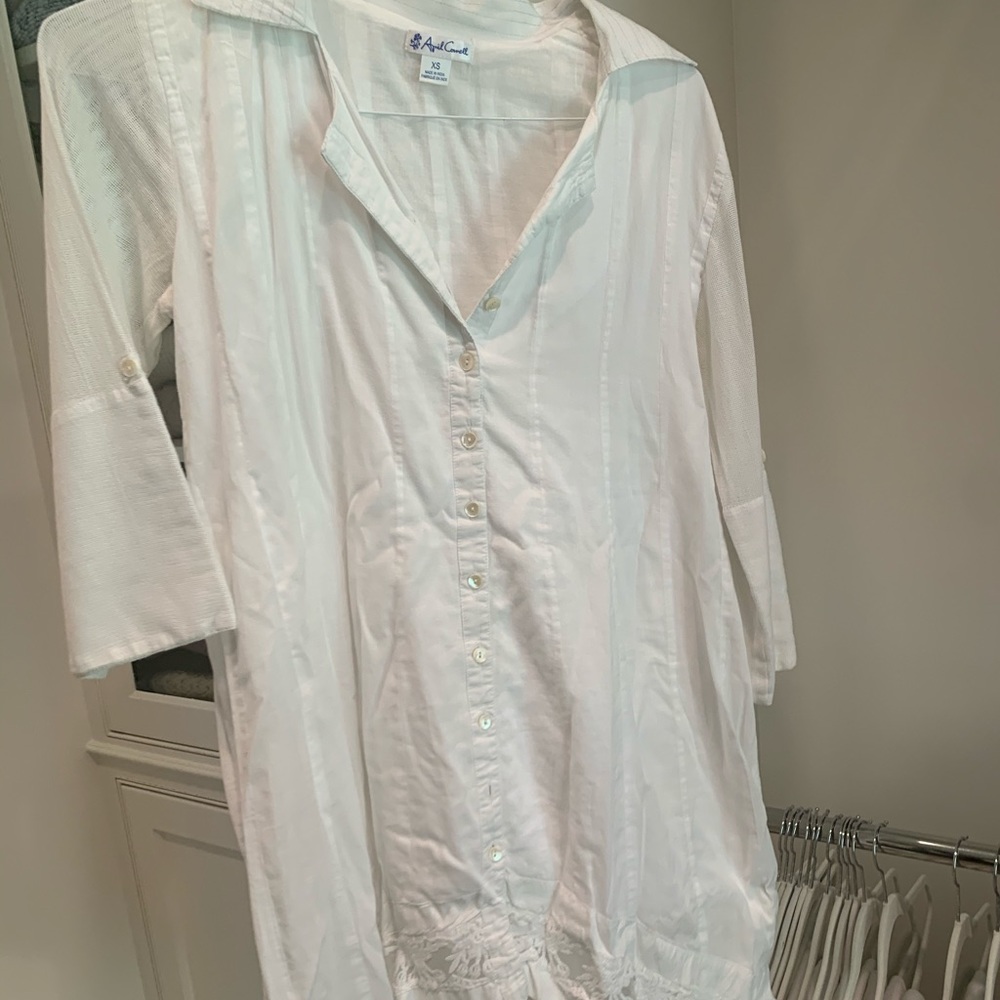 White tunic with engraving